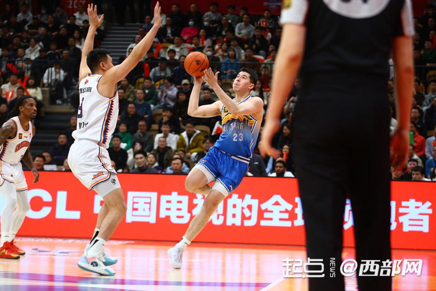 窗口期体能课后;上海久事战术微调备战NBA季后赛;媒体盛赞;身体对抗强度拉满的简单介绍 窗口期体能课后;上海久事战术微调备战NBA季后赛;媒体盛赞;身体对抗强度拉满的简单介绍